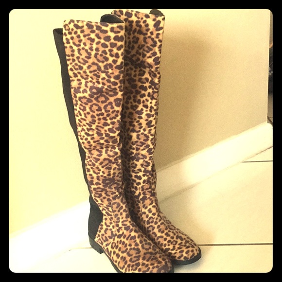 unisa leopard boots